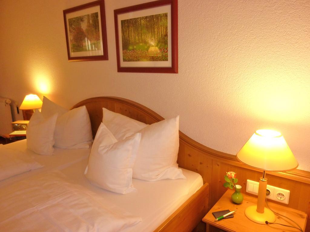 Landhaus Mueritzgarten Hotel Garni Röbel Kamer foto