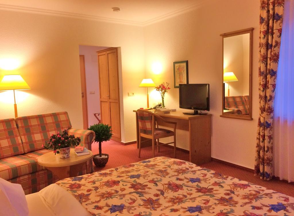 Landhaus Mueritzgarten Hotel Garni Röbel Kamer foto