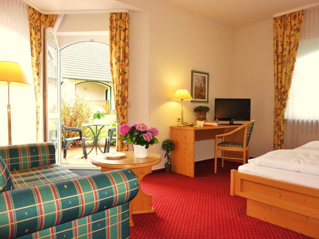 Landhaus Mueritzgarten Hotel Garni Röbel Kamer foto
