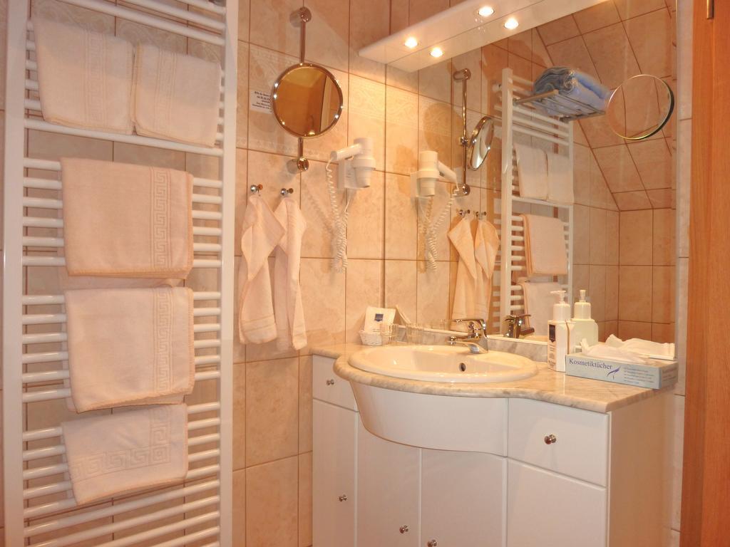 Landhaus Mueritzgarten Hotel Garni Röbel Kamer foto