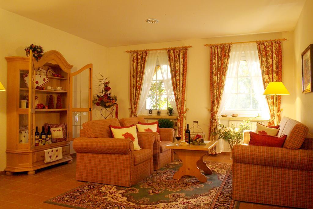 Landhaus Mueritzgarten Hotel Garni Röbel Buitenkant foto