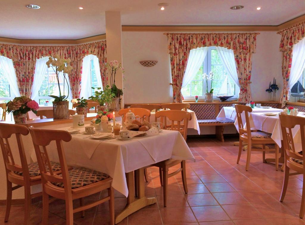 Landhaus Mueritzgarten Hotel Garni Röbel Buitenkant foto