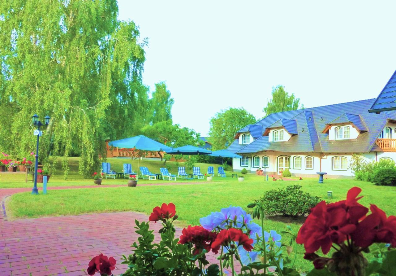 Landhaus Mueritzgarten Hotel Garni Röbel Buitenkant foto