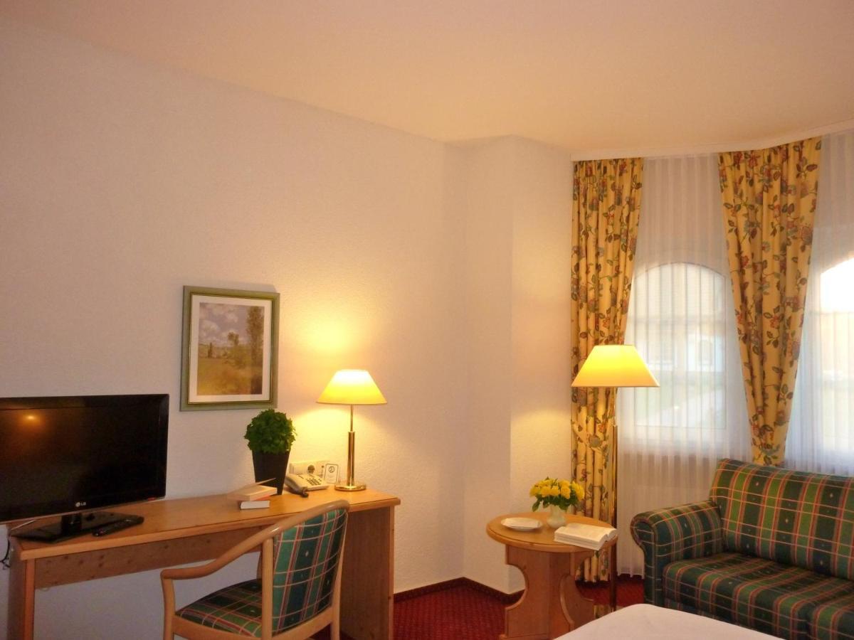 Landhaus Mueritzgarten Hotel Garni Röbel Buitenkant foto