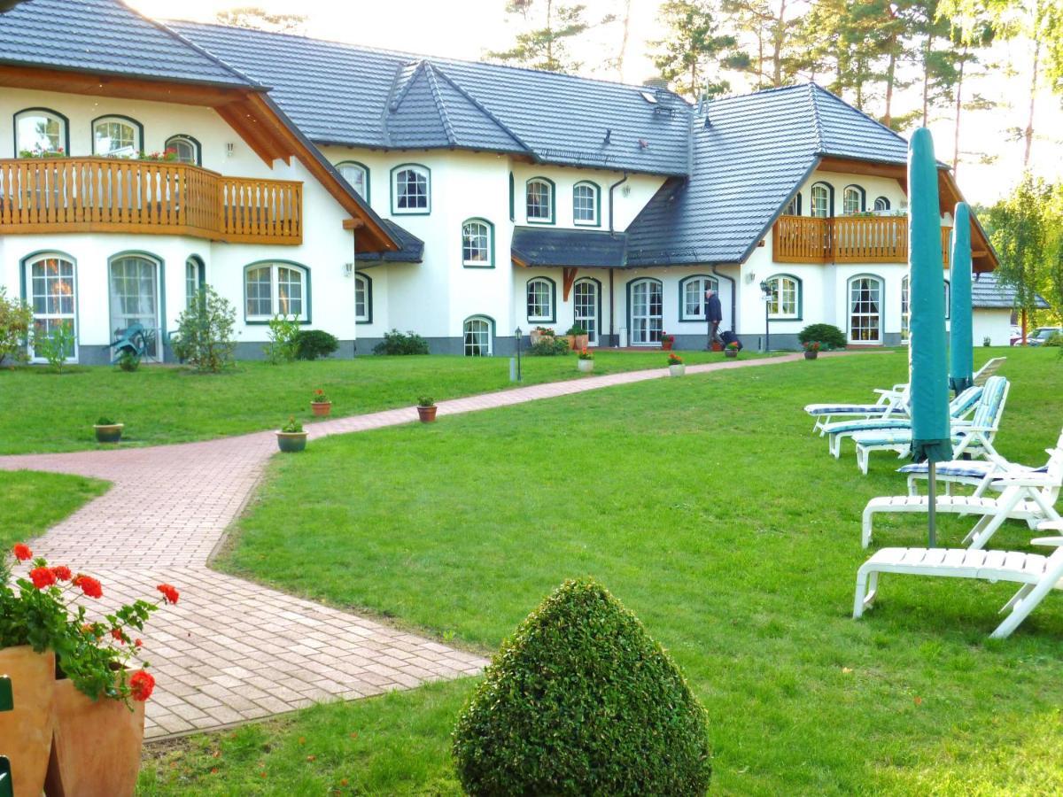 Landhaus Mueritzgarten Hotel Garni Röbel Buitenkant foto